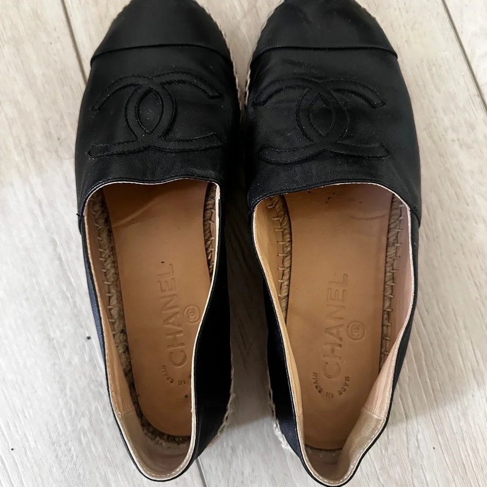 1000% Auth Chanel Black Espadrille Flats - Picture 2 of 4